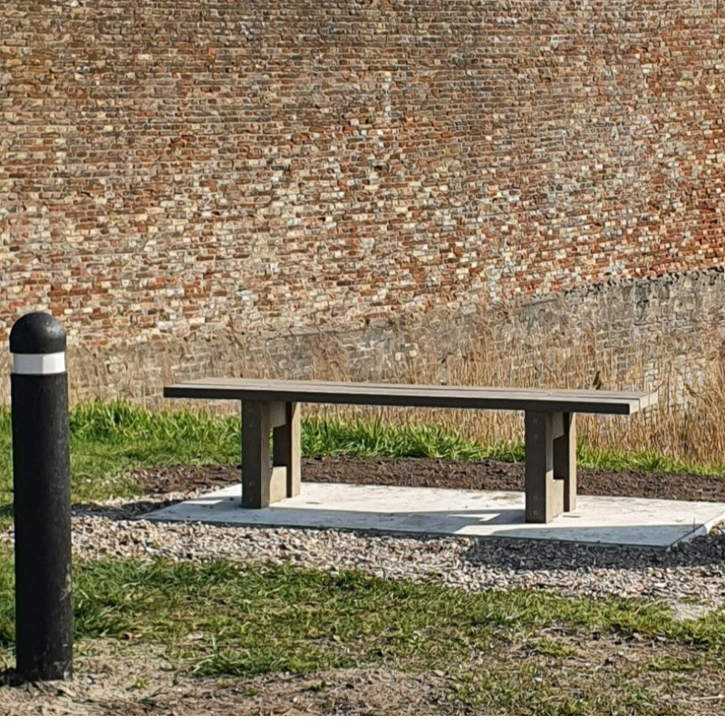 London,-antiparkeerpaal,-Mercure-(1)